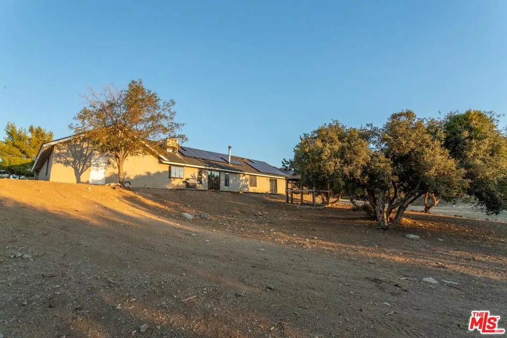 29243 Piani Road, Pearblossom, California 93553 home-pic-32